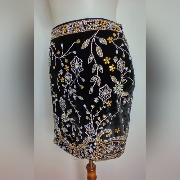 Sherri Hill Black and Gold Embellished Pencil Skirt - Picture 2 of 6